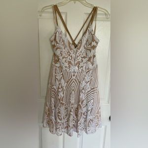 Windsor Shine On Sequin V-Neck Short White 
Roaming Free Dress- Size Large